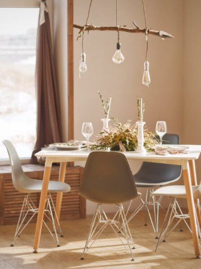 TRES O MÁS PERSONAS