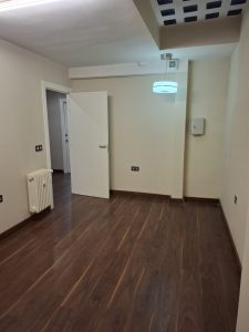 CONJUNTO DE DESPACHOS EN C/ ISCAR PEYRA