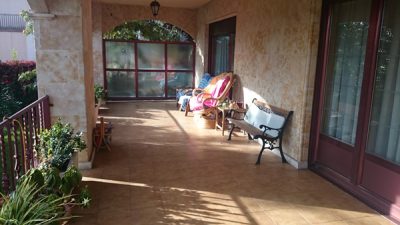 CHALET INDEPENDIENTE DE LUJO CON GRAN PARCELA EN URBANIZACIÓN LA MINA, JUNTO AL HELMÁNTICO Y FRENTE A BIZARRICAS