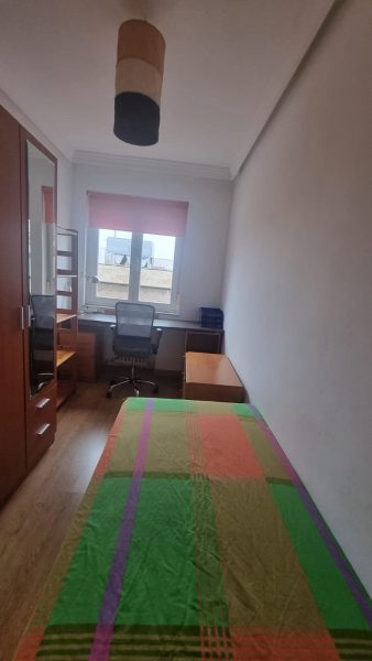 HABITACIÓN PARA CHICA EN C/ ISCAR PEYRA