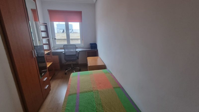 HABITACIÓN PARA CHICA EN C/ ISCAR PEYRA