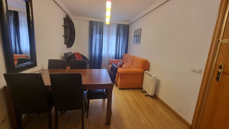 HABITACIÓN PARA CHICA EN C/ ISCAR PEYRA