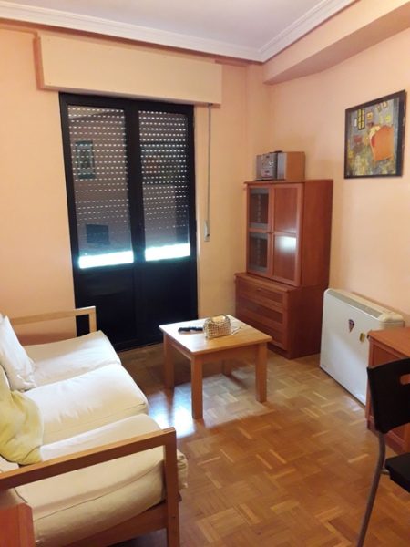 UN DORMITORIO EN CALLE PLACENTINOS