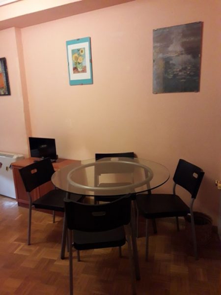 UN DORMITORIO EN CALLE PLACENTINOS