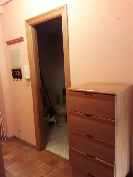 UN DORMITORIO EN CALLE PLACENTINOS