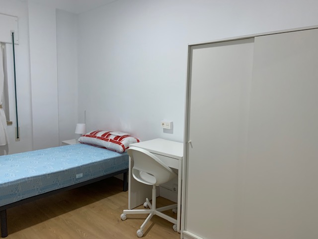 CUATRO DORMITORIOS, EN AVDA. PORTUGAL, WIFI Y CALEFACCIÓN INCLUIDOS