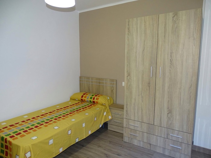 TRES DORMITORIOS EN CALLE CARPINTEROS-BARRIO VIDAL