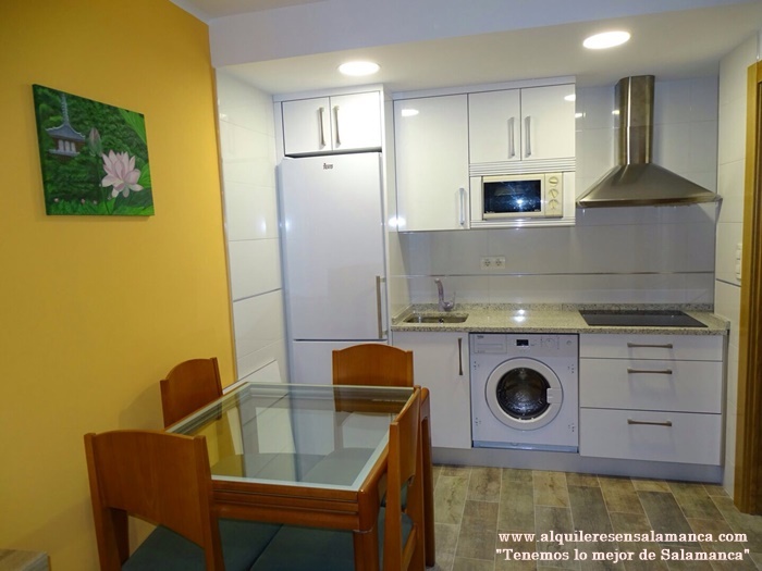 TRES DORMITORIOS EN CALLE CARPINTEROS-BARRIO VIDAL