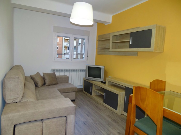 TRES DORMITORIOS EN CALLE CARPINTEROS-BARRIO VIDAL