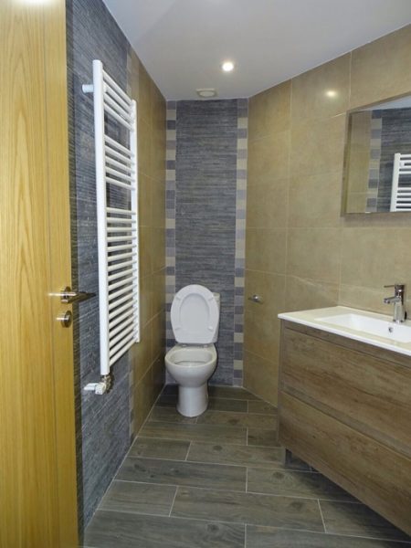 TRES DORMITORIOS EN CALLE CARPINTEROS-BARRIO VIDAL