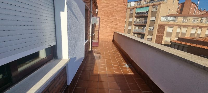 ÁTICO EN AVENIDA DE VILLAMAYOR