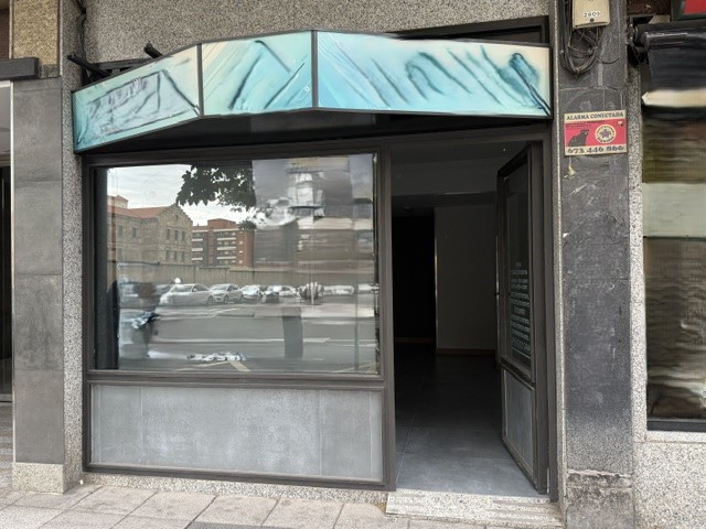 PRECIOSO LOCAL EN PASEO DEL ROLLO