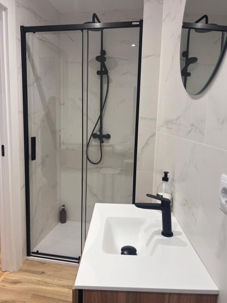 LUJO CON TODOS LOS GASTOS INCLUÍDOS JUNTO A GRAN VÍA, UN DORMITORIO