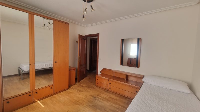 CUATRO DORMITORIOS, ZONA EDUCACIÓN
