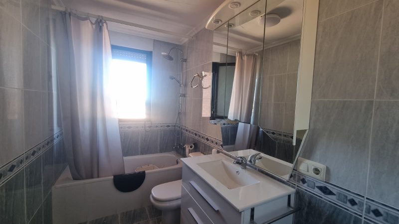CUATRO DORMITORIOS, ZONA EDUCACIÓN