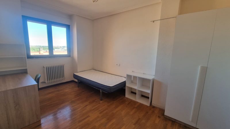 CUATRO DORMITORIOS, ZONA EDUCACIÓN