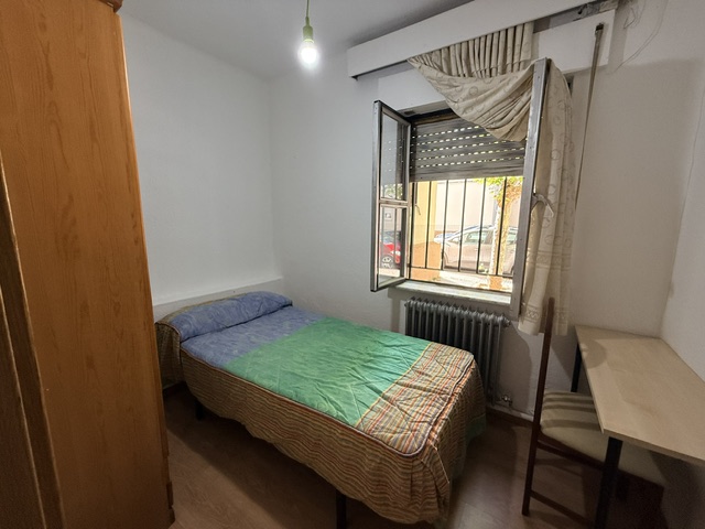 CUATRO DORMITORIOS EN BARRIO VIDAL, IDEAL ESTUDIANTES