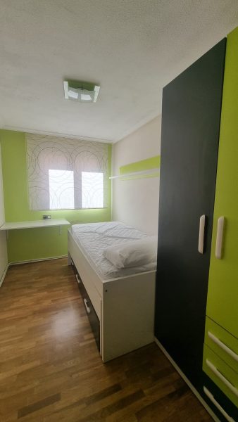 MUY AMPLIO, CUATRO DORMITORIOS, ZONA EDUCACIÓN.