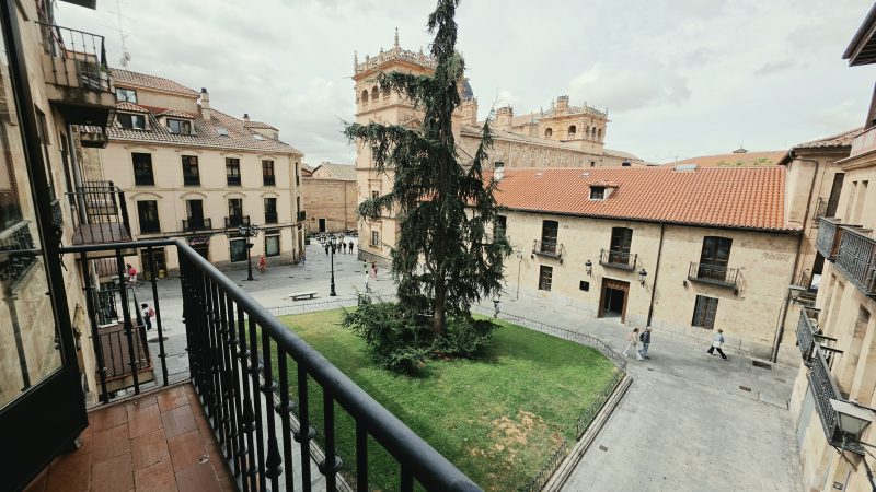 JUNTO A LA PLAZA MAYOR, CUATRO DORMITORIOS, CALEFACCIÓN INCLUÍDA