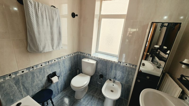 JUNTO A LA PLAZA MAYOR, CUATRO DORMITORIOS, CALEFACCIÓN INCLUÍDA