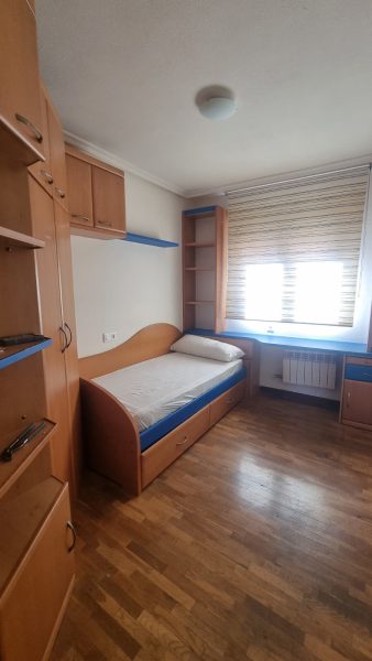 MUY AMPLIO, CUATRO DORMITORIOS, ZONA EDUCACIÓN.