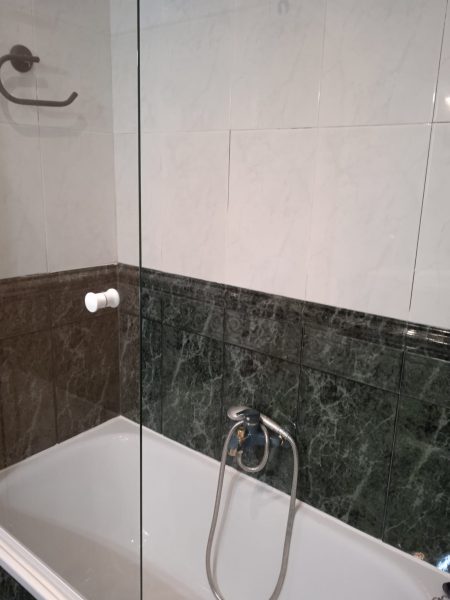 EN PLAZA OESTE, TRES DORMITORIOS, CALEFACCIÓN INCLUIDA.