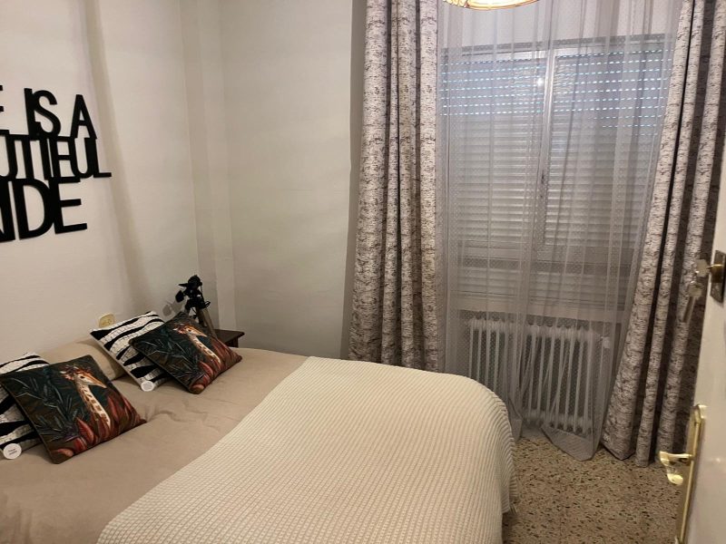 LUJO ENTRE CORTE INGLÉS Y PSICOLOGÍA, CUATRO DORMITORIOS, SOLO PAGA LUZ