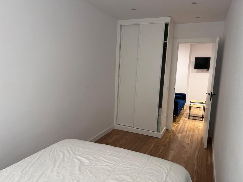 UN DORMITORIO, EN PLENO CENTRO, TODOS LOS GASTOS INCLUIDOS
