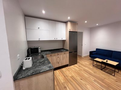 UN DORMITORIO, EN PLENO CENTRO, TODOS LOS GASTOS INCLUIDOS
