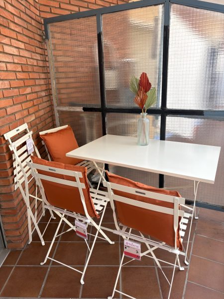 OPORTUNIDAD EN PLENA AVDA. VILLAMAYOR, TRES DORMITORIOS, CON TERRAZA.